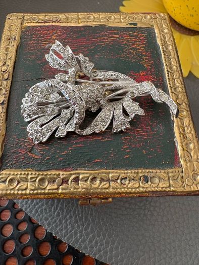Vintage flover broche