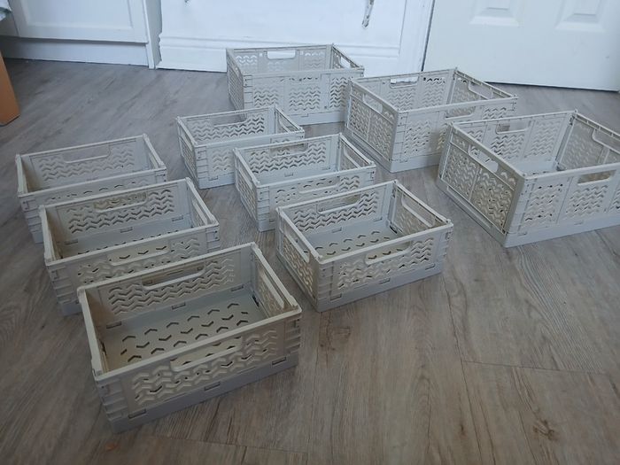 9 x Foldable storage crates 6 x small and 3x medium 6e for the lot