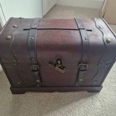 Old Style Chest - Wedding Card Collection