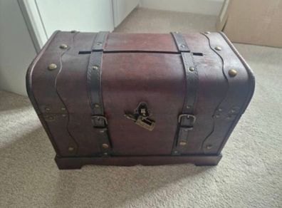 Old Style Chest - Wedding Card Collection