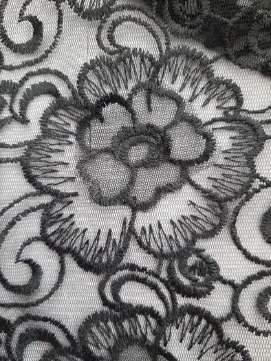 New black lace top tag attached