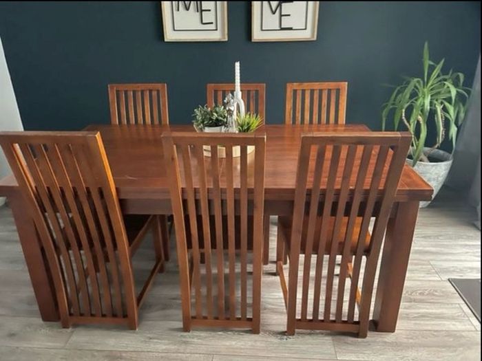 Solid table