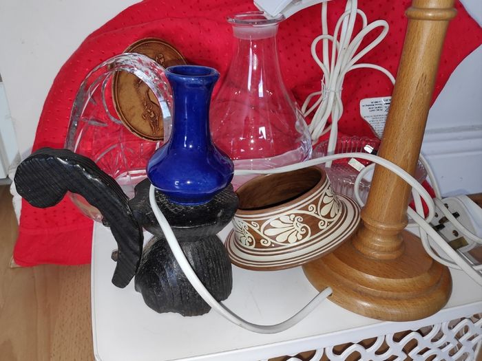 A bundle of household items including wooden table lamp, clip on light,crystal basket vase