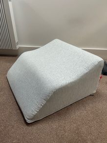 Elevated leg pillow