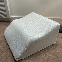 Elevated leg pillow