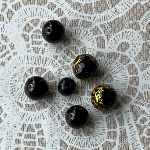 Beads black assorted