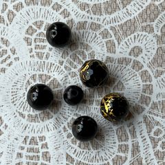 Beads black assorted