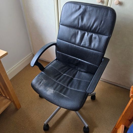 Desk chair for free
