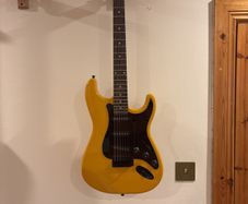 GROOVE Strat copy really unusual colour . Nice . Made ( assembled ? in Canada