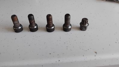 Lock nuts x 4 for vw golf mk5 plus socket. Price 10