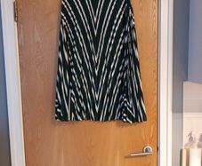 H&M Long Pleated  Skirt.  Size    S.- 12.