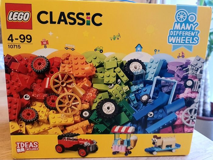 New Unopened Rare Retired Lego Classic Bricks On A Roll (10715)