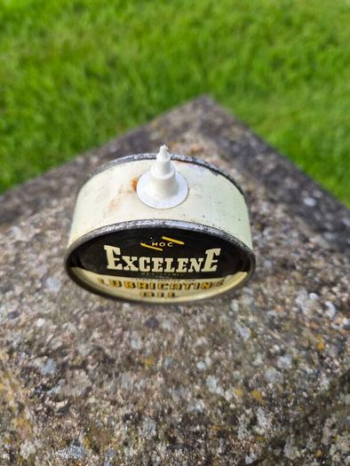 Excelene oil can