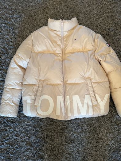 Tommy Hilfiger beige puffa jacket worn once! Like new! Age 16