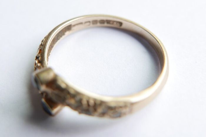 Vintage Solid 9ct Yellow Gold 375, Sapphire Ring - size P - 2,2g