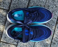 womens Hoka Arahi 8,size 5, brand new