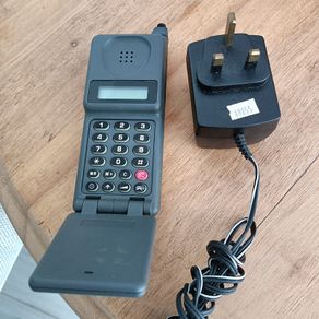 Motorola Vintage Motorola Flip Phone (MicroTAC Series) with Charger