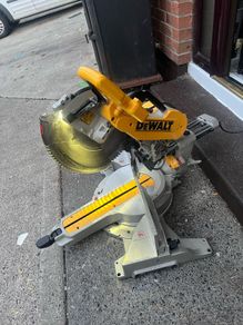Dewalt 305mm slide mitre saw