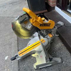 Dewalt 305mm slide mitre saw