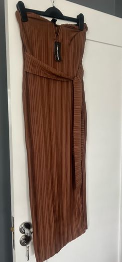 Pretty Little Thing midi dress. New. Fit size 10.