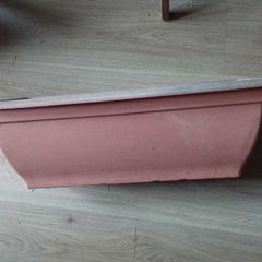 Plastic plant pot
