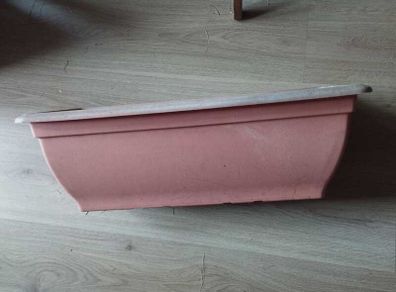 Plastic plant pot