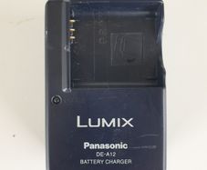 Panasonic Lumix battery charger DE-A12A
