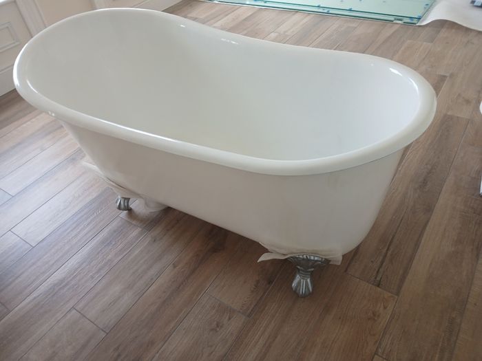 Cast iron bath. New