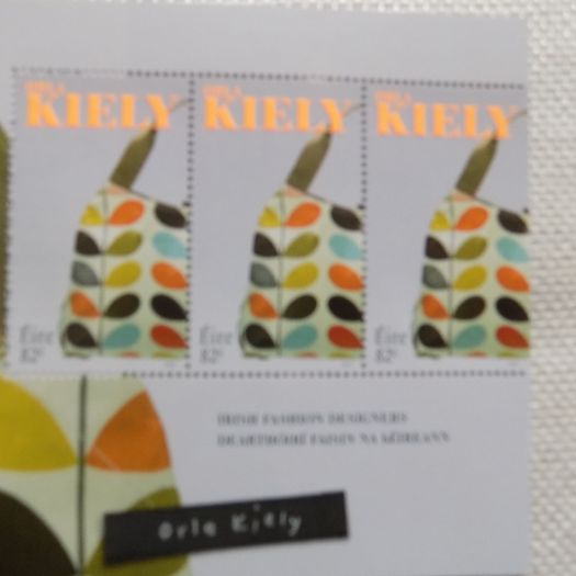 Irish Fashion Designers Stamp Booklet.Complete Six Panes.Mint never hinged.
