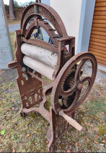 clothe mangle