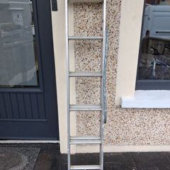 Two piece extendable ladder