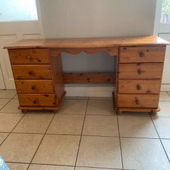 Vanity table and chest of drawers