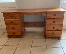 Vanity table and chest of drawers