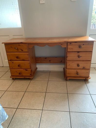 Vanity table and chest of drawers