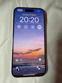 iPhone 15 pro white