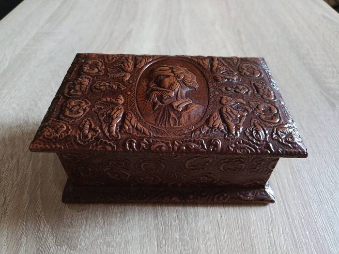 Vintage leather trinket box