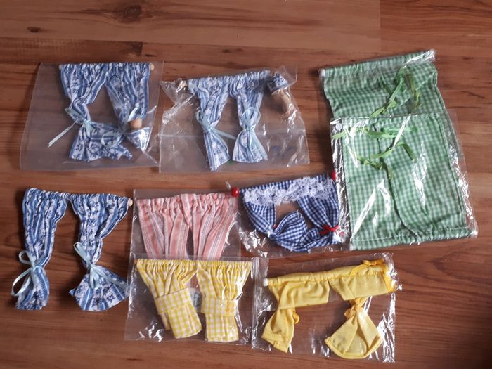 Curtains for dolls house