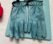 Leather ladies gloves
