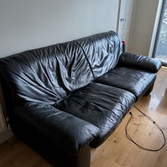 Black leather 3-seater sofa