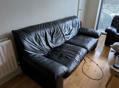Black leather 3-seater sofa
