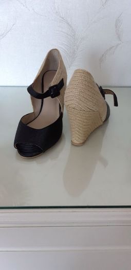 Ladies Designer Sandals - size 6.5 (40).