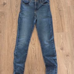 Levi's womens jeans 310 shaping (28W, 30L)
