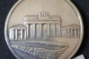 East german commerative table medal , the berlin brandenburger tor.,,,(136)
