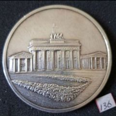 East german commerative table medal , the berlin brandenburger tor.,,,(136)