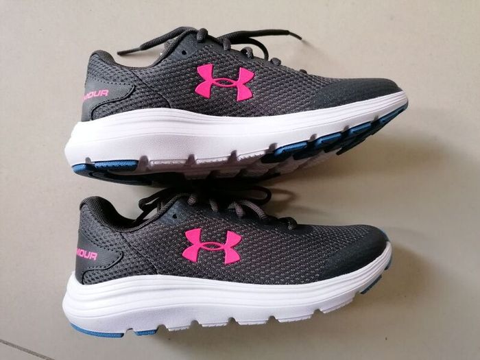 Brand new under armour trainers UK4