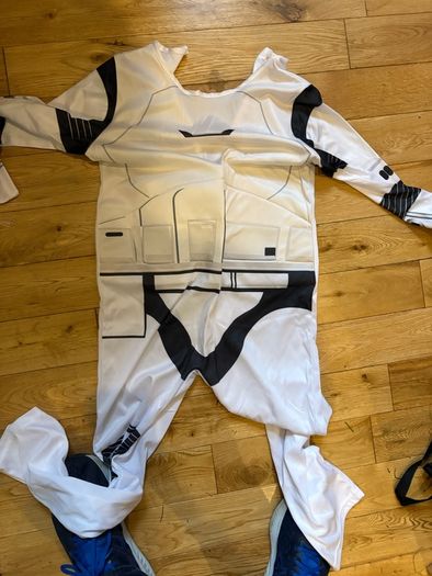 Halloween costume- Brand New Kids Star Wars Stormtrooper Costume & Mask (Age 10 / 140cm)