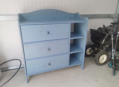 Chest of drawers