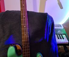 Squier precision bass