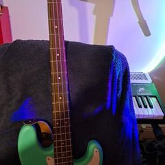 Squier precision bass