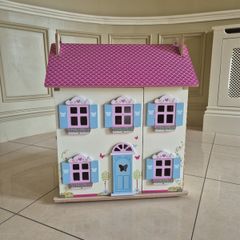 Pretty Wooden Dolls House